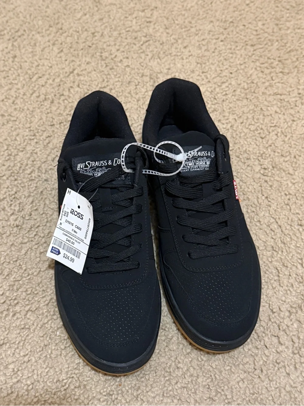NWT Men’s Levi's Drive Lo Black Sneakers with Gum Outsole SZ 8